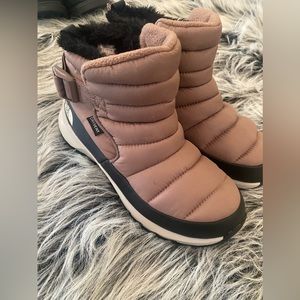 North Face like new snowboots
